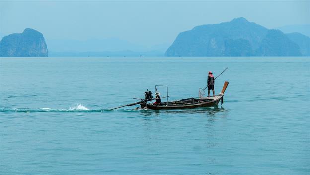 Auf dem kurzen Weg nach Koh Hong begegnen wir unzähligen Fischern.